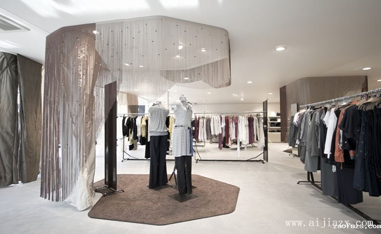明亮大方的服装专卖店铺展示区装修效果图